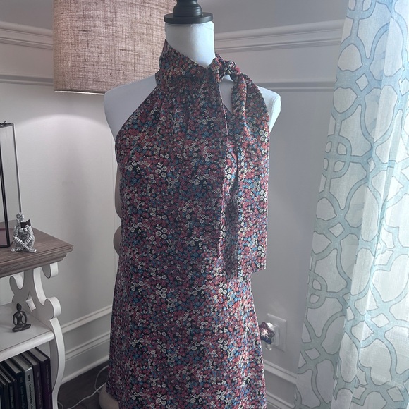 Zara Dresses & Skirts - ZARA EUC Trafaluc flower tie neck dress or tunic 🌼